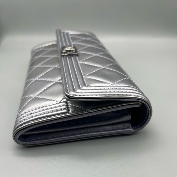 💜CHANEL Patent Leather Boy Flap Wallet/Clutch💜 - Picture 9 of 17